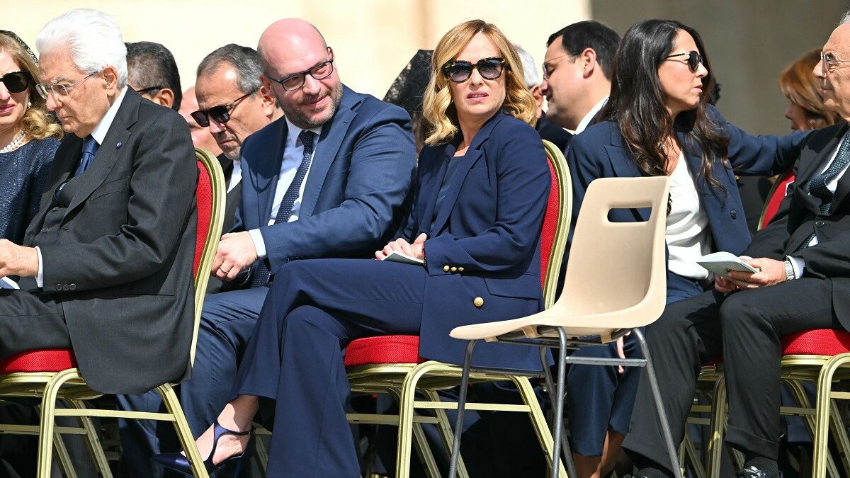 Il presidente della Repubblica Sergio Mattarella, il presidente del Consiglio Giorgia Meloni e membri del Parlamento e del governo