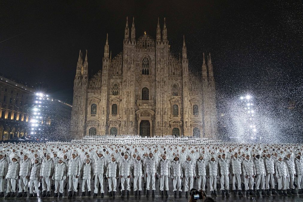 © IPA  | Milano Fashion Week, Moncler: sfilata spettacolo aperta alla città per i 70 anni del brand in piazza Duomo